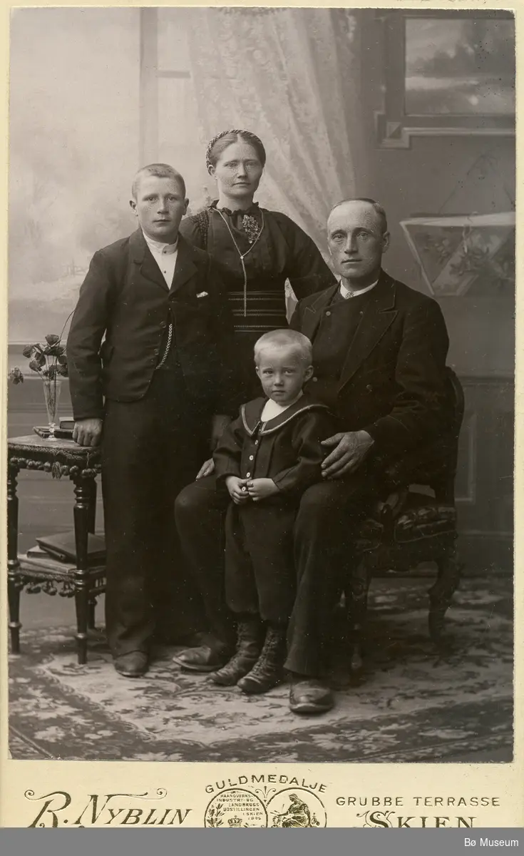 Gunnar H. og Signe T. Myhre med sonene Torstein og Hans