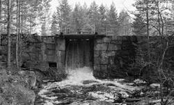 Tjernsdammen i elva Trøa i Nord-Odal kommune i Hedmark, foto