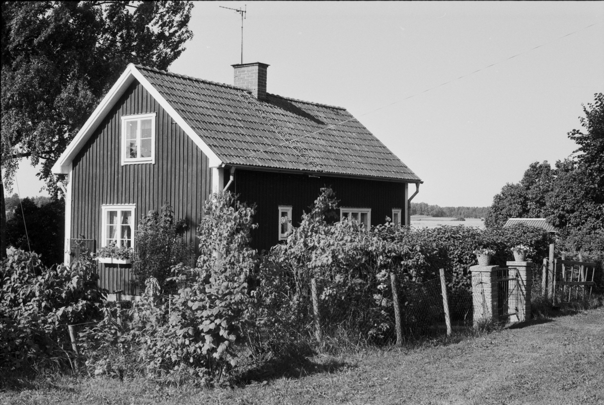 Bostadshus, Åkerby-Berga 1:1, Åkerby socken, Uppland 1983