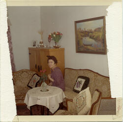 Hildur Bang i sitt hjem i Skippergata 32, ca. 1969
