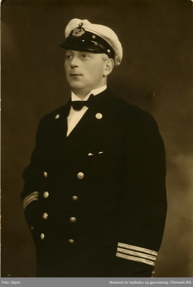 Portrett av en mann i maritimt uniform.