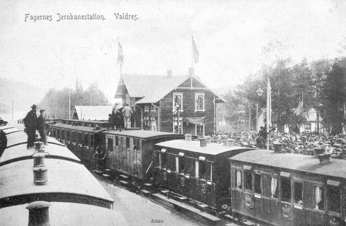Postkort fra Fagernes stasjon.