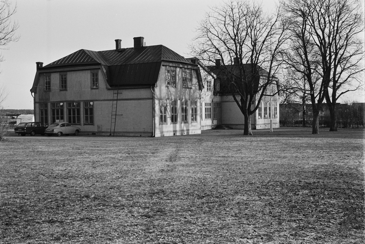 Skolhus, Kyrkojorden 1:1/ Kyrkogården 1:1, Vaksala socken, Uppland 1982