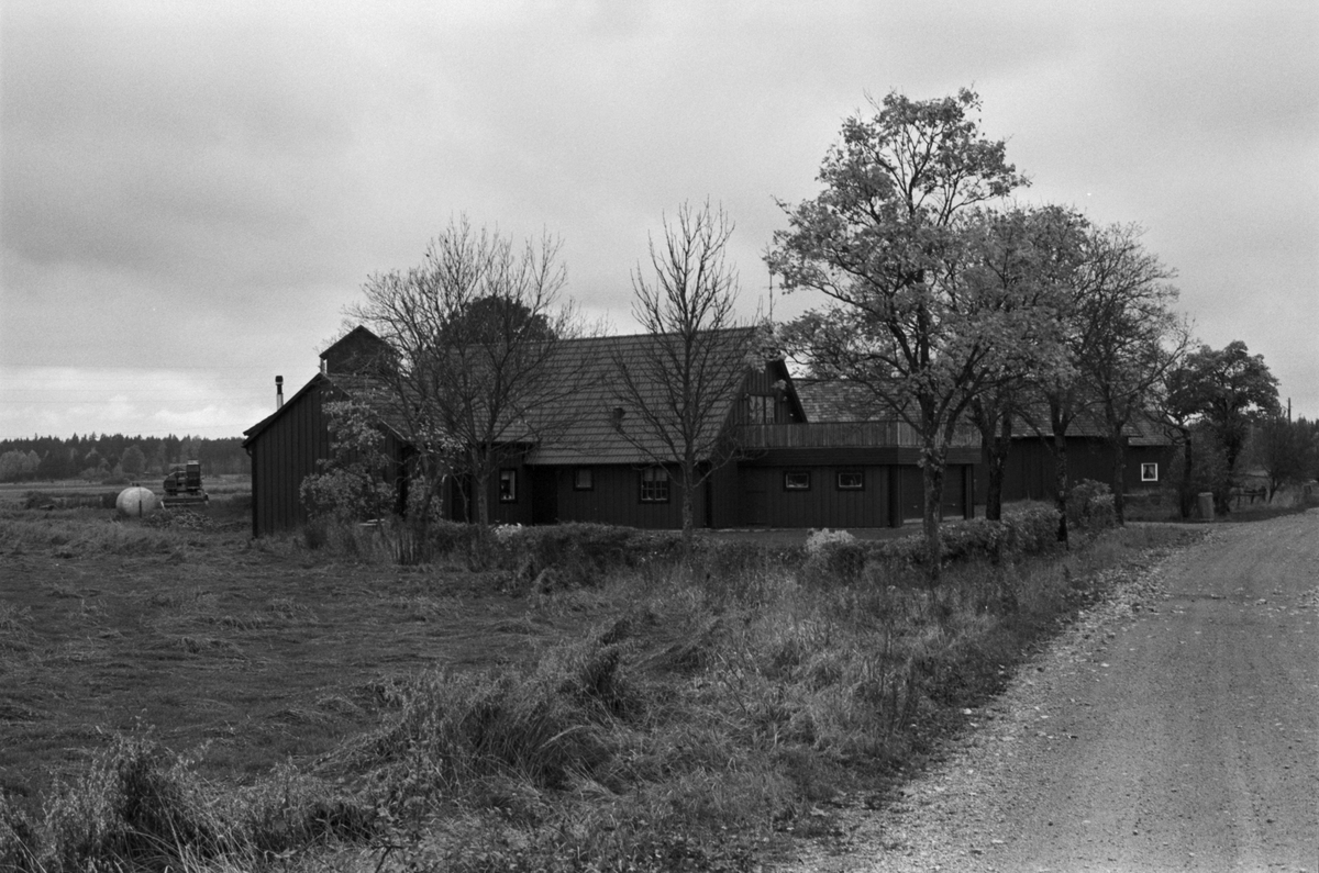 Bostadshus och garage, Ålands-Västerby 3:6, Åland socken, Uppland 1984