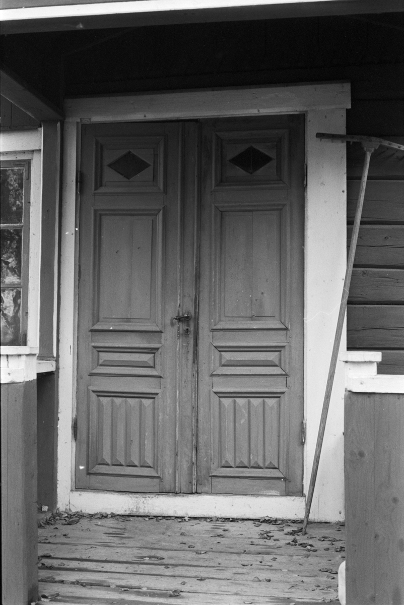 Dörr i brygghus, Ålands-Västerby 1:6 (A), Åland socken, Uppland 1984