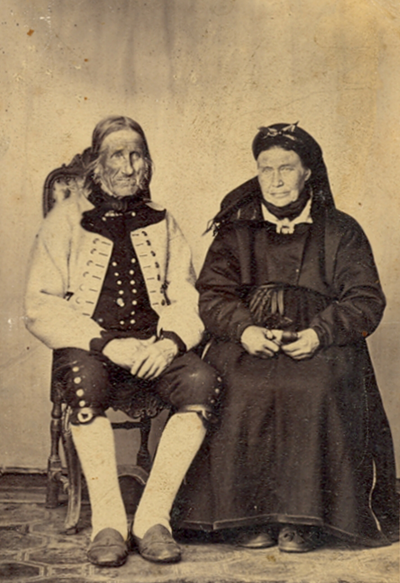 Parbilete av Tor Gundersen Brenne og Ingeborg Brenne, fødd Sønstebø