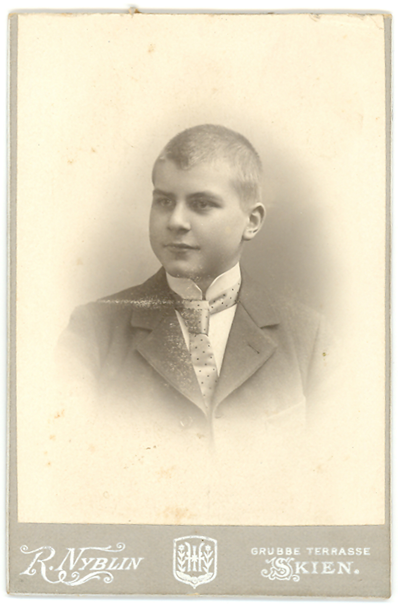 Visittkortfoto av ung mann