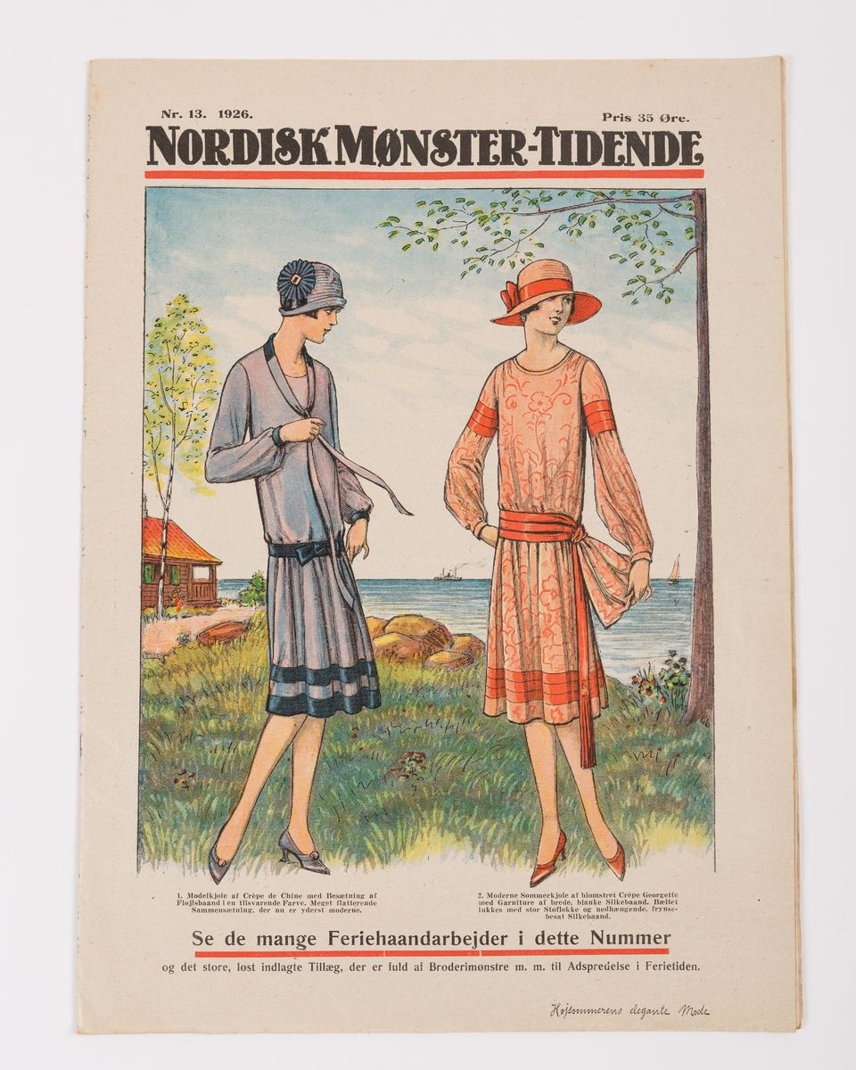 Nordisk Mønster-Tidende nr. 13 1926 med temaet høysommerens elegante mote. Tidsskrift med kvinnemote og håndarbeid med løse mønsterark