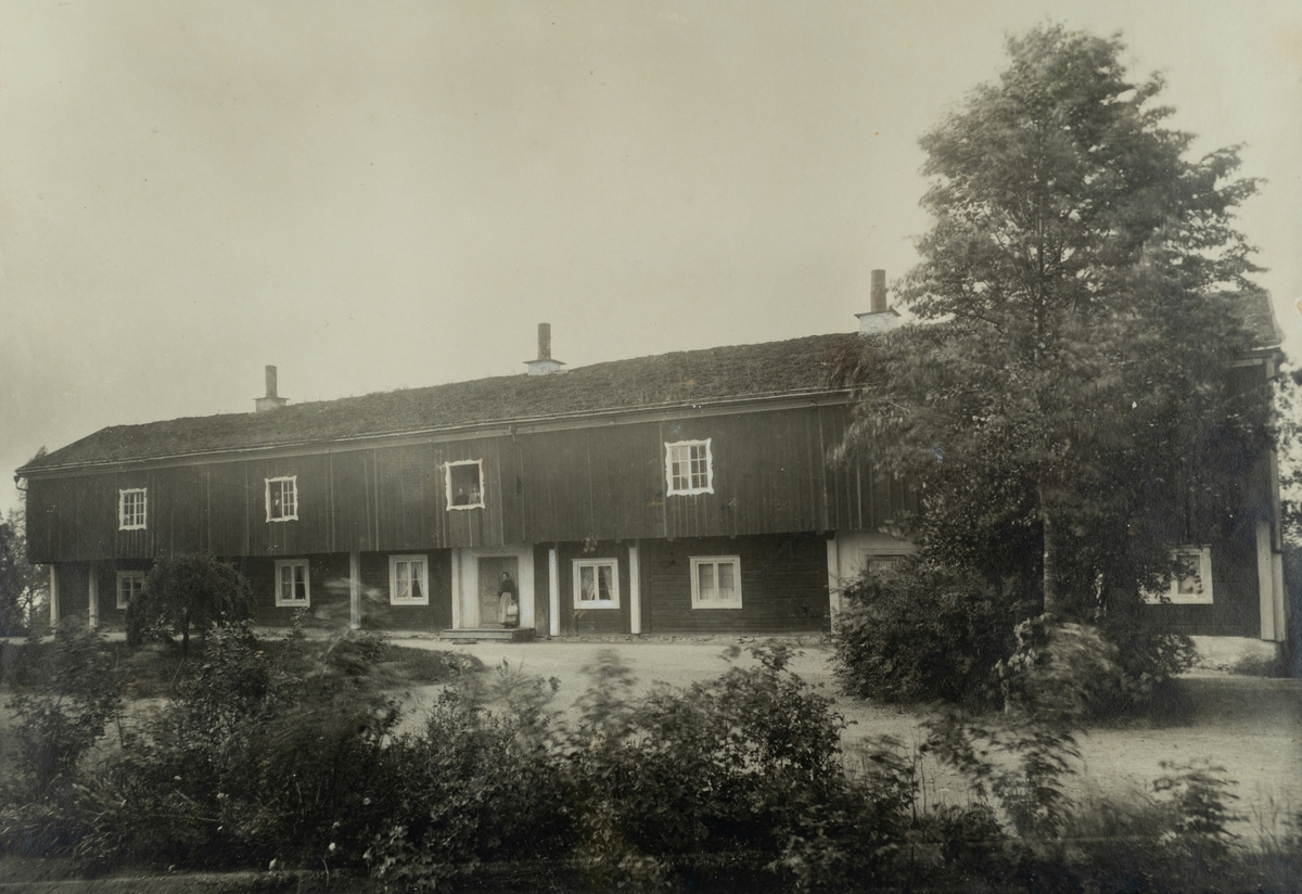 Siggebohyttans bergsmansgård, exteriör.
Fotot taget troligen omkring 1920.