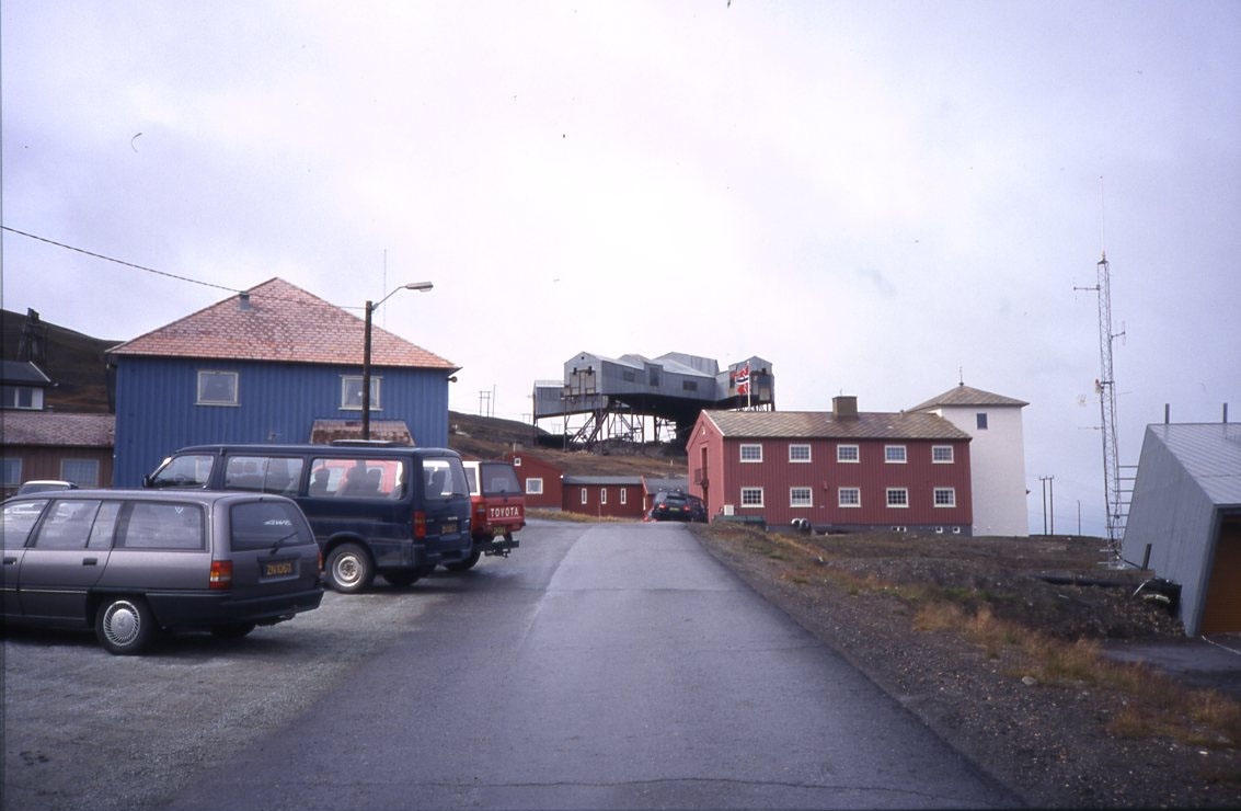 Byggnader tillhörande kolgruvedriften i Longyearbyen.