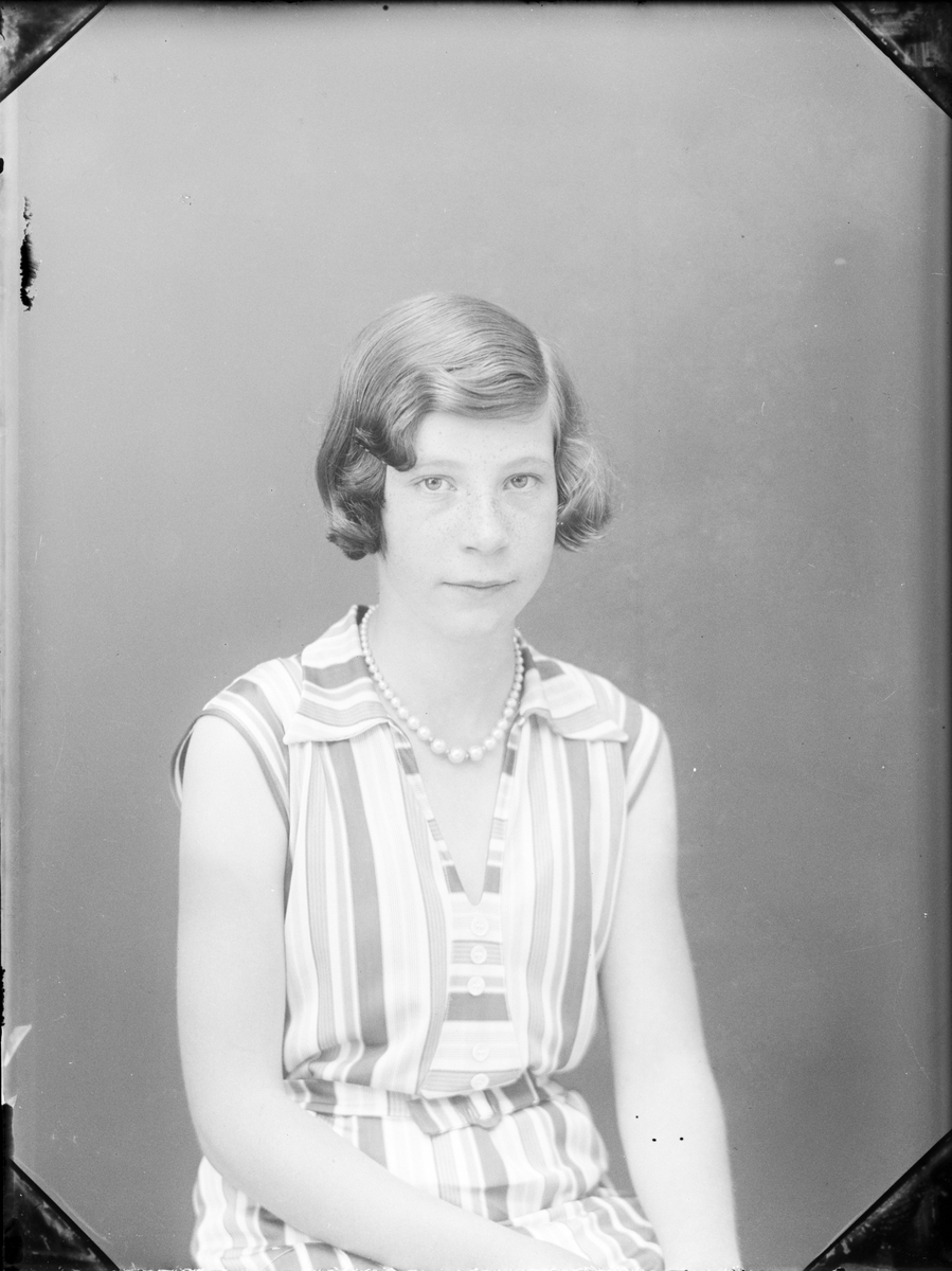 Wivi Appelqvist från Mariebol, Film socken, Uppland 1932