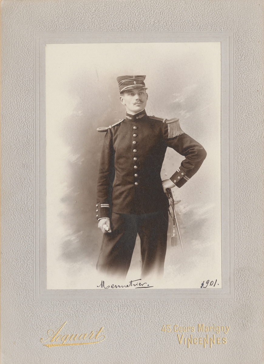 Porträtt av fransk officer, J. Mennetrier(?).