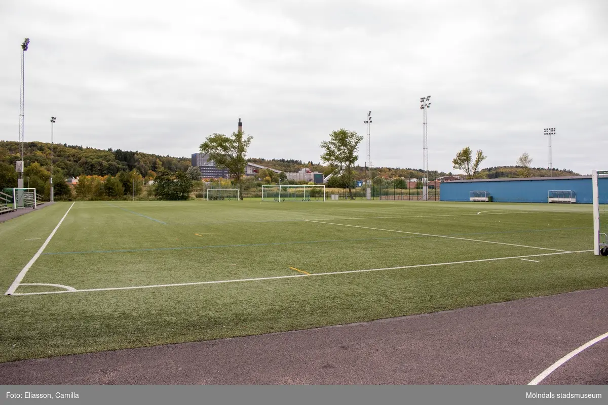 Fotbollsplan till Åbyvallen, som har adressen Idrottsvägen 3 i Åby, Mölndal, den 11 oktober 2016. Vy mot sydväst.