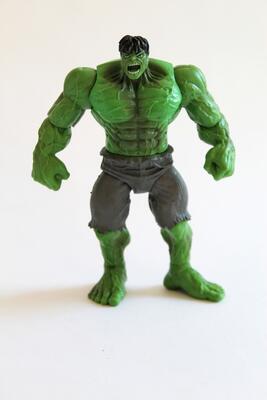 Gjenstandsfotografi av Hulken i miniatyrmodell.