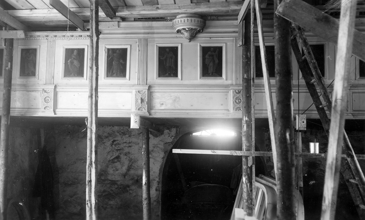 Rävinge sn. Rävinge kyrka. Foto 1 Läktarbarriären efter behandling, 1952. Foto 2-3 Före behandling.