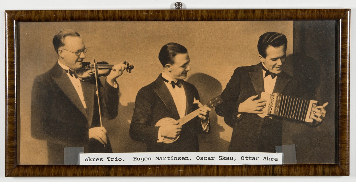 Akres Trio: Eugen Martinsen, Oscar Skau, Ottar E Akre.