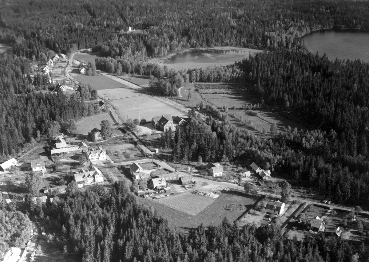 Yxnanäs är en by belägen vid Djupasjön i Älmeboda socken, Tingsryds kommun.
Yxnanäs har haft tre affärer, tobaksaffär, såg, bank, post, skola, bageri, smedja och järnvägsstation längs Nättraby - Alnaryd - Elmeboda järnväg 1910-1939.