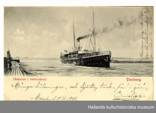 Brevkort, "Hamnen i vinterskrud. Varberg." Bilden visar ångaren "Lübeck" på ingång till Varbergs hamn. Kortet är avsänt 1901 och nere till vänster anges bokhandlare Adolf Kindvall i Varberg som kortets "importör".