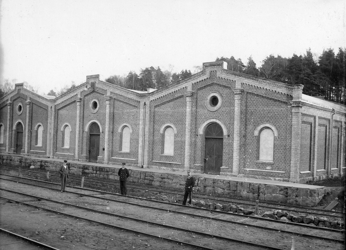 Oskarströms sn.
Oskarströms församling.
Skandinaviska Jutefabriken.
Magasinbyggnad vid Jutespinneriet i Oskarström.
Den 1 april 1890 startade fabriken sin verksamhet.