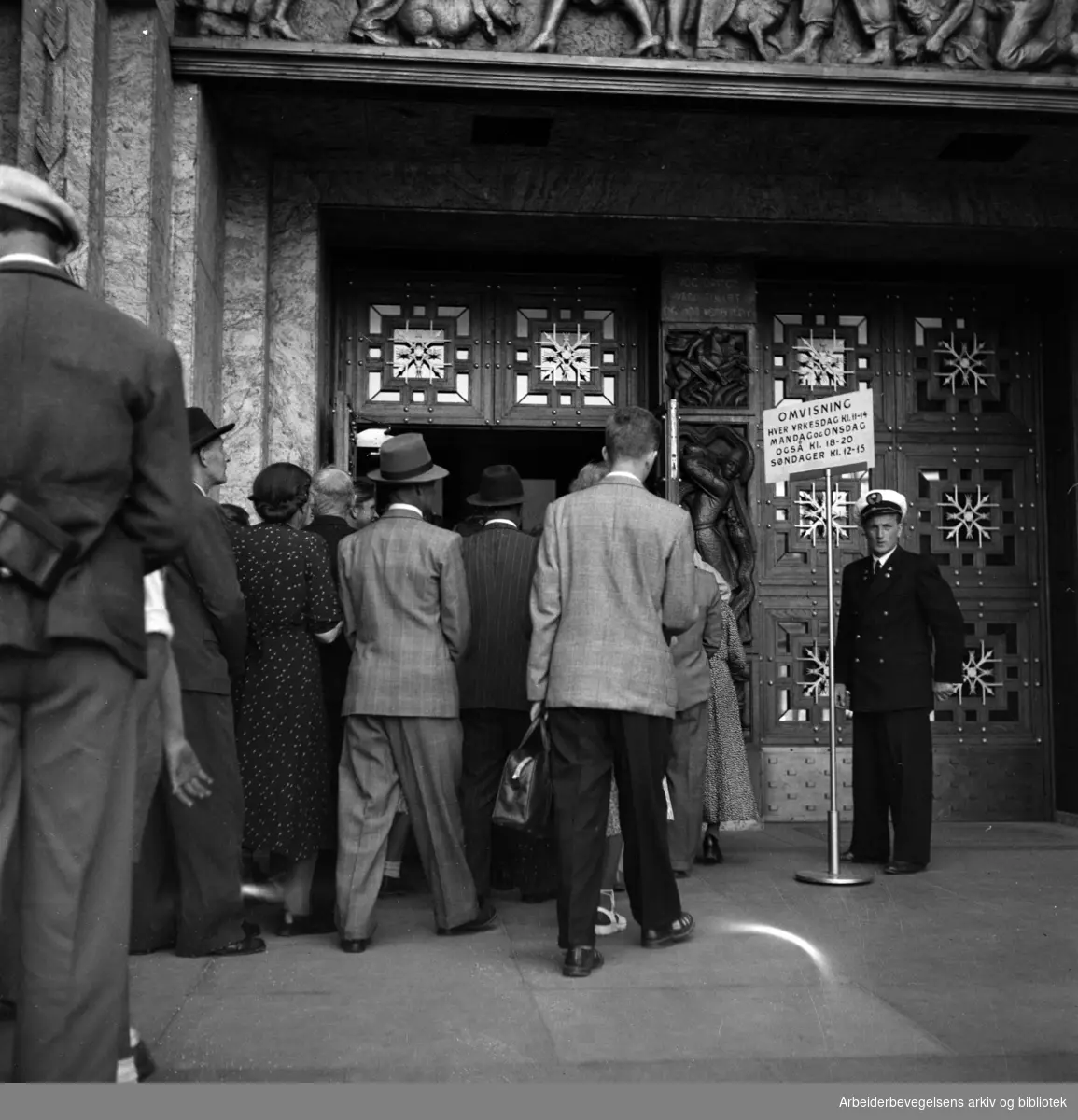 Oslo Rådhus. Omvisning. Mars 1951