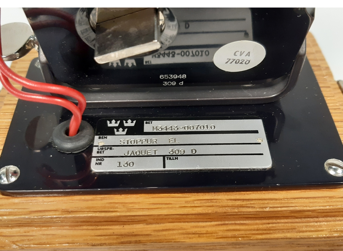 Elektriskt stoppur, Jaquet 309D, 24 volt. Monterat i en trälåda märkt "ÖMTÅLIGT".