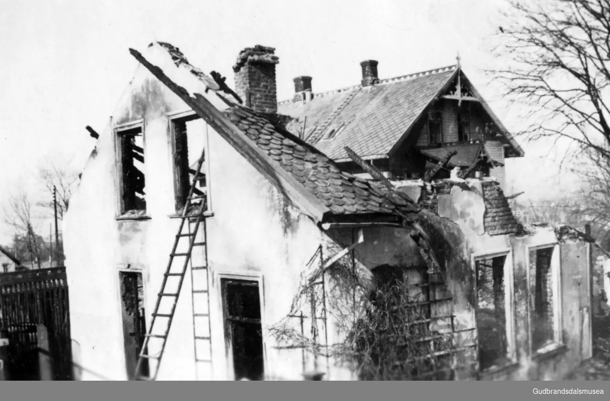 Restene av hus i Åsveien i Trondheim truffet av en tysk granat.
