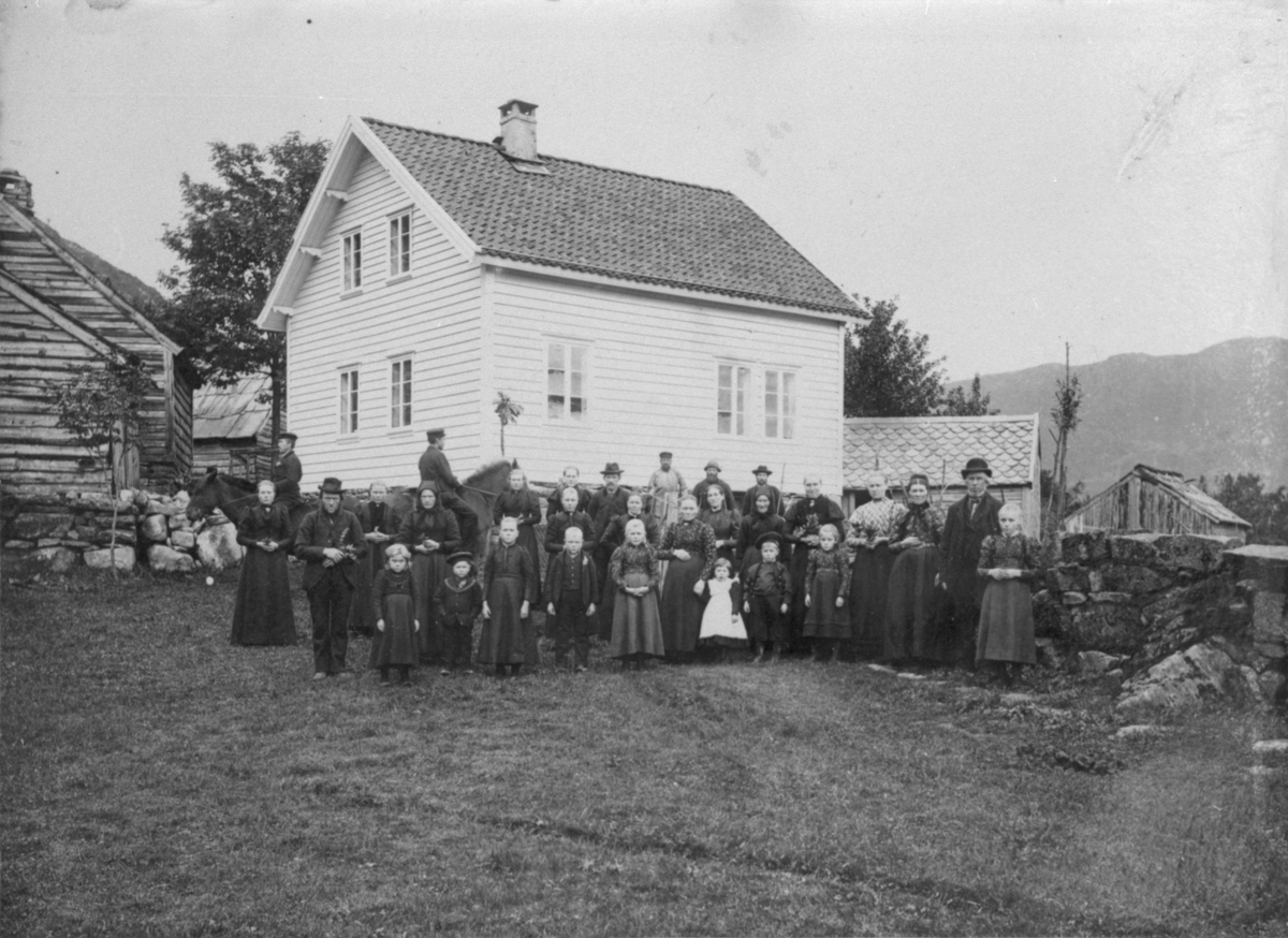 Frå Lunde i Ølen, ca. 1900-1920.