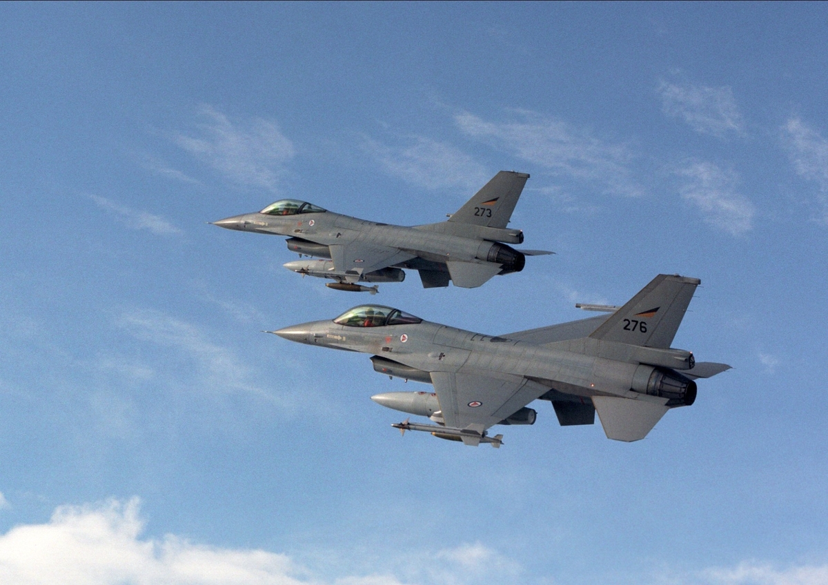 F-16A 273 og 276.