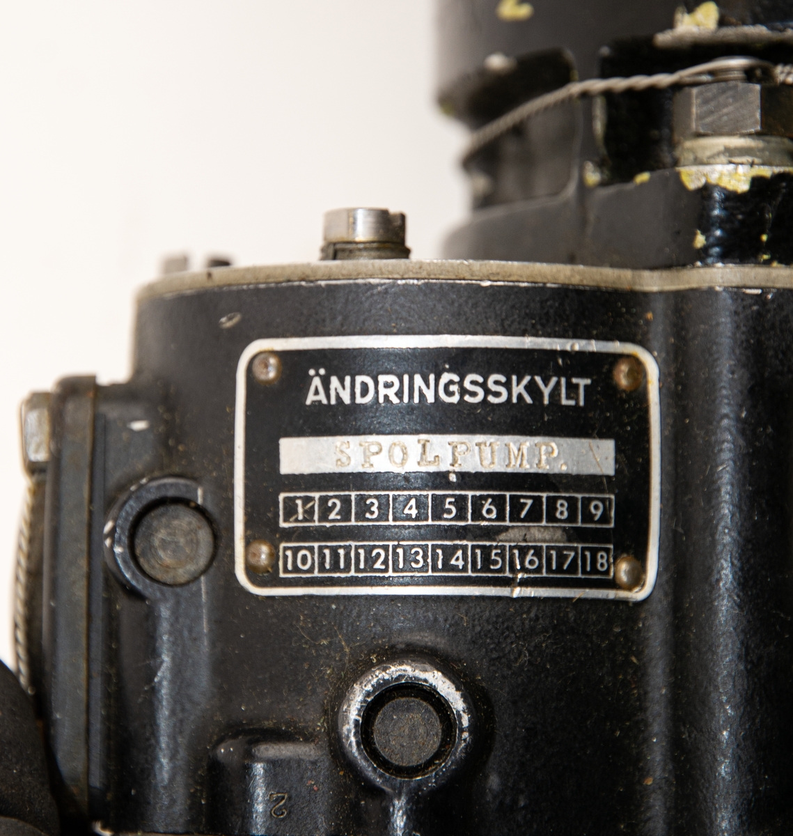 Pumpmotor typ LY 06, tillverkad av ASEA. Är ihopmonterad som en enhet ihop med spolpump och bränslepump.