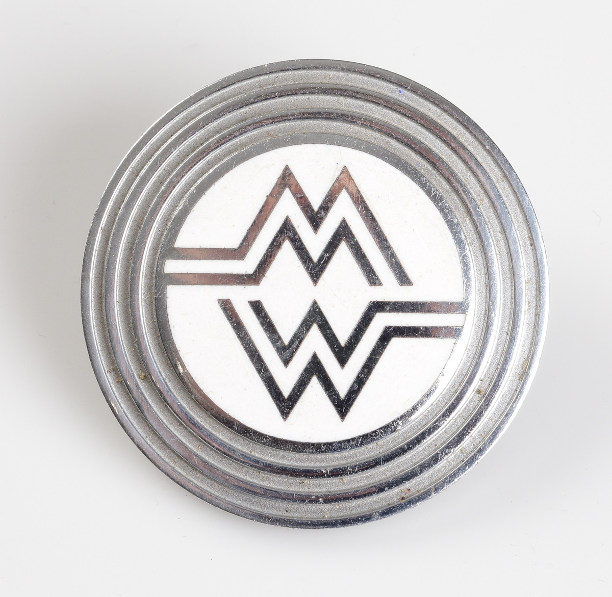 Emblem för detaljhandelsföretaget MW (Montgomery Ward).
