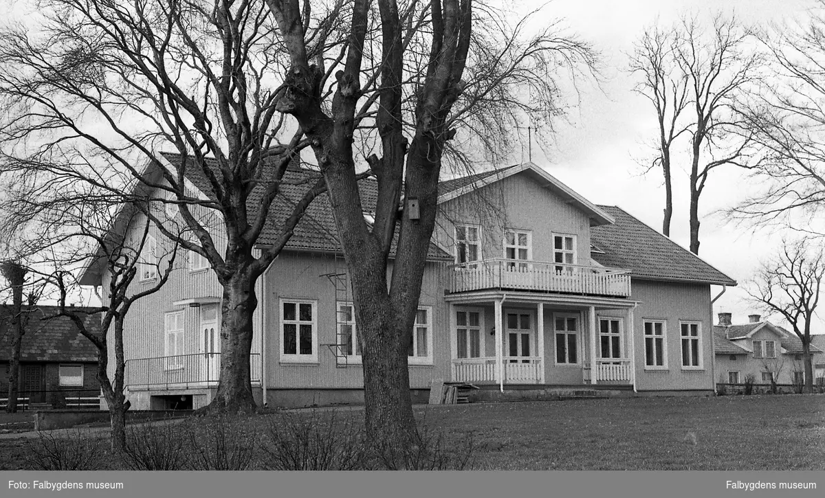 Byggnadsinventering 1972. Stä 129, Prästgården. Baksidan.