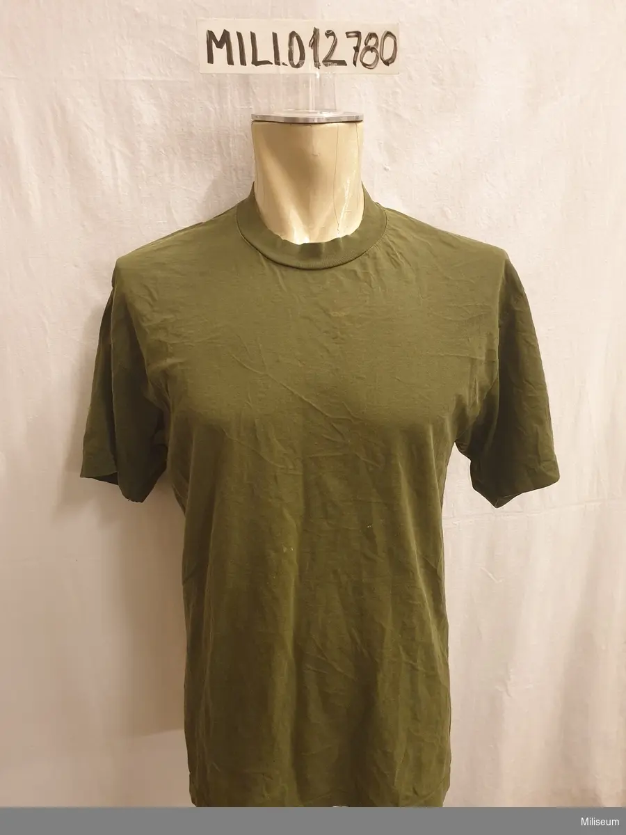 T-shirt 90, grön, storlek 6.