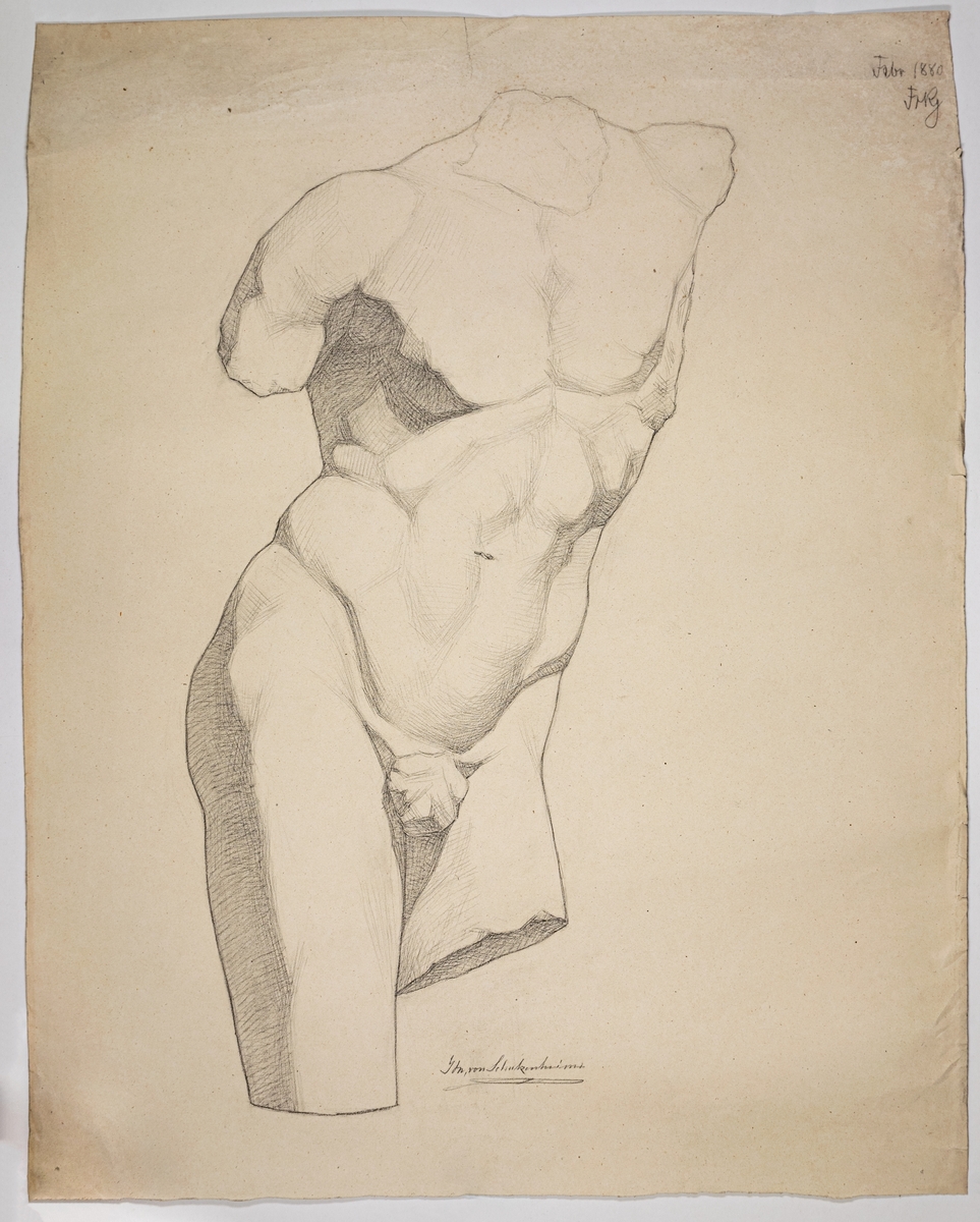 Teckning avbildande manlig skulpturtorso. Antikstudie. Kol på papper. Signerad Ida von Schulzenheim. Ytterligare påskrift: Febr. 1880 FrRy