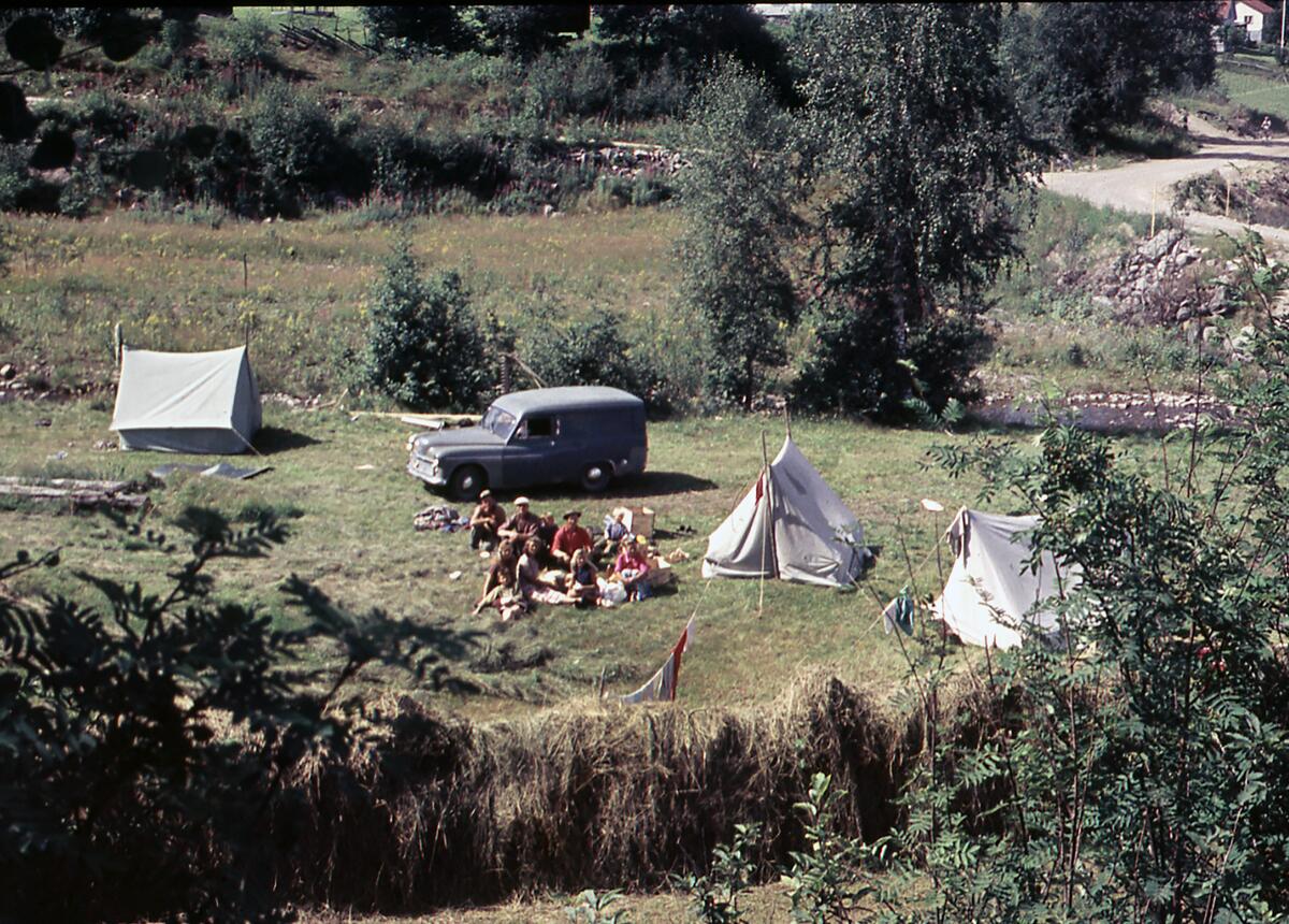 Familie på teltbakken, ca 1960.