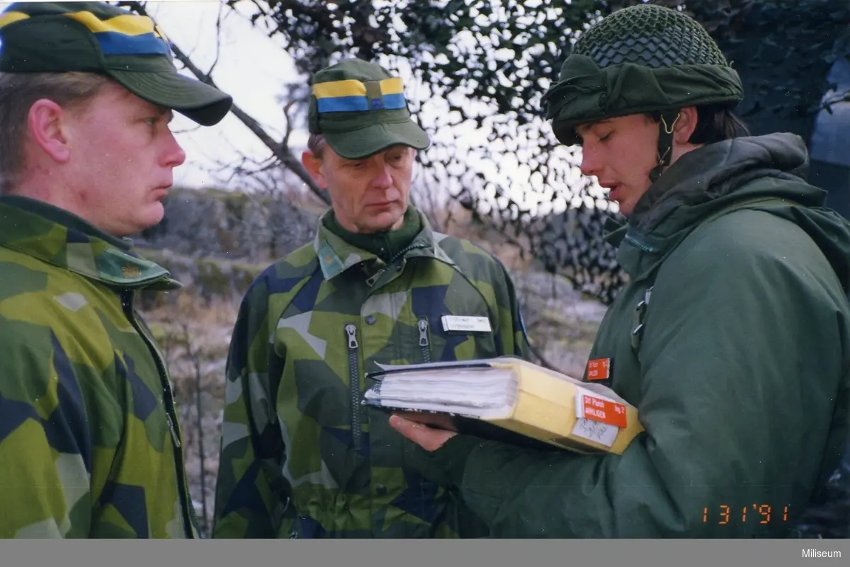Major Tommy Karlsson och översterlöjtnant Björn Svensson med ställföreträdande plutonchef Arkliden. Ing 2.