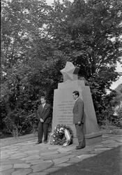 Kransnedleggelse ved monumentet over falne jugoslaver under 