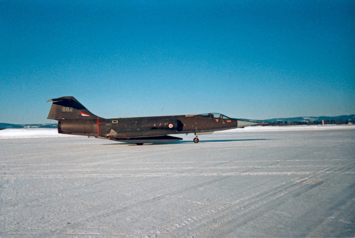 CF-104 Starfighter  Tail no 882