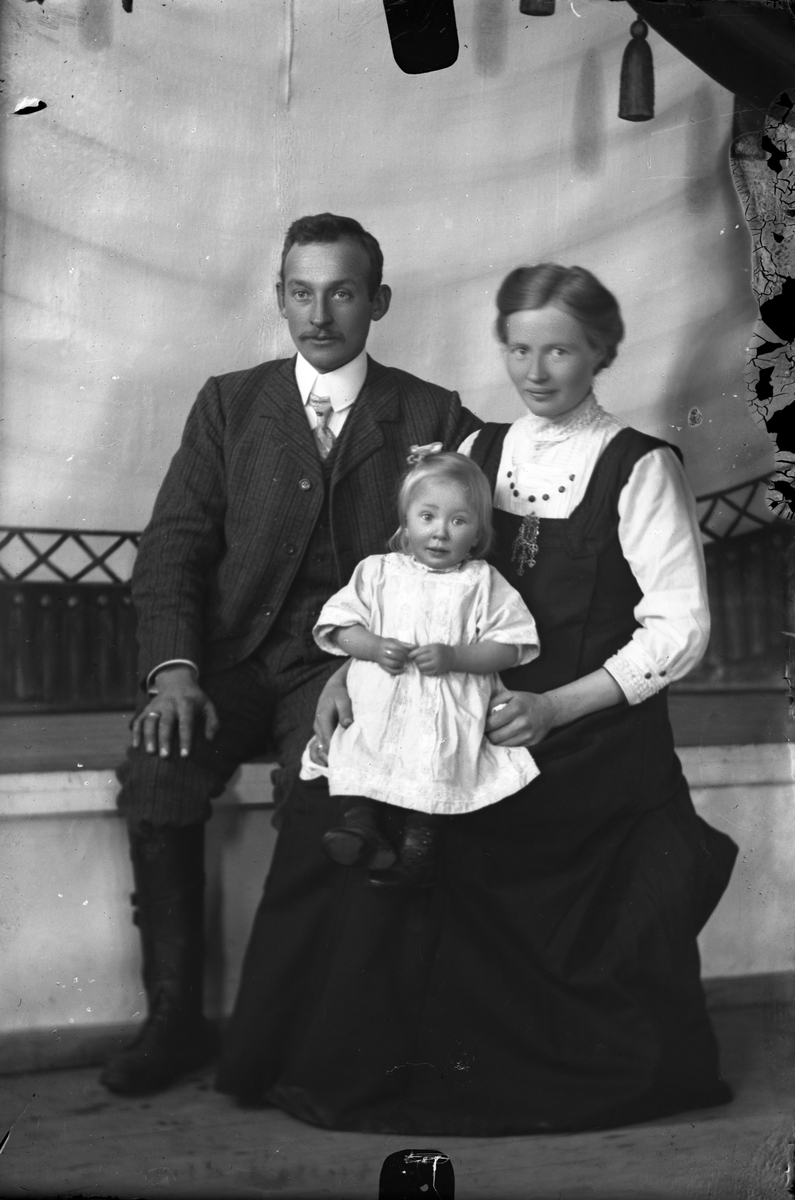 Portrett av liten familie