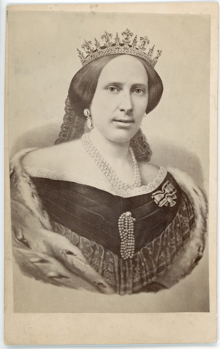 Kabinettsfotografi - drottning Lovisa, 1870