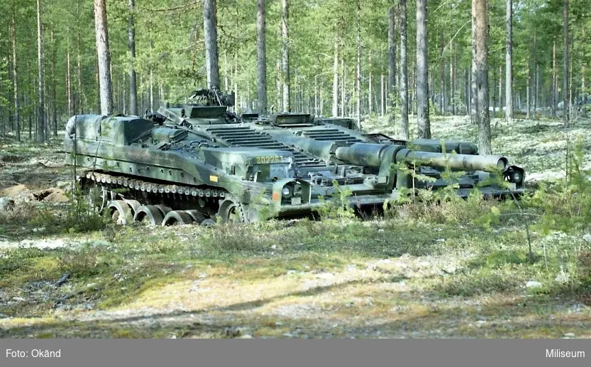 Stridsvagn 103 (Strv 103) i eldställning.