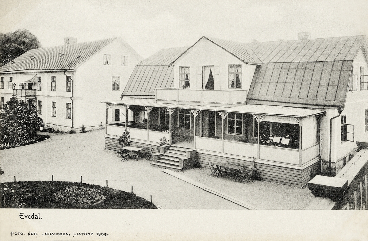 Evedals hälsobrunn med restaurang. Foto från balkongen på Societetetshuset åt parksidan, 1905.