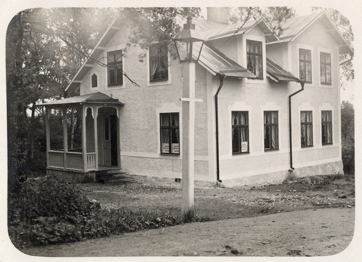 Ett affärs/bostadshus i Åseda (?), ca 1910.