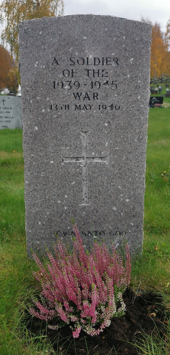 Ukjent soldat (d. 1940), britisk krigsgrav på Hemnes kirkegård.