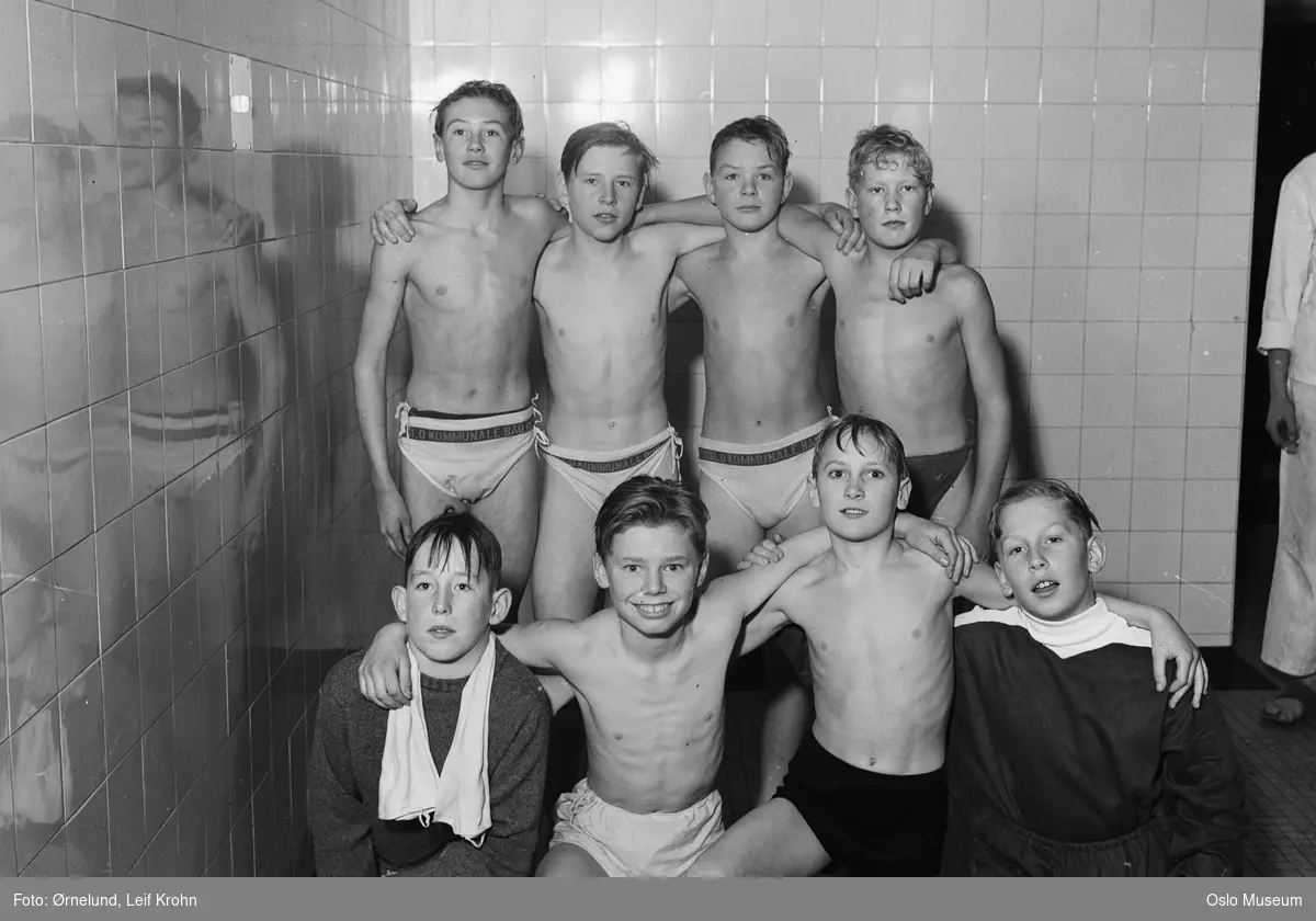 Torggata bad, interiør, folkeskolenes svømmestevne, gruppe, gutter8