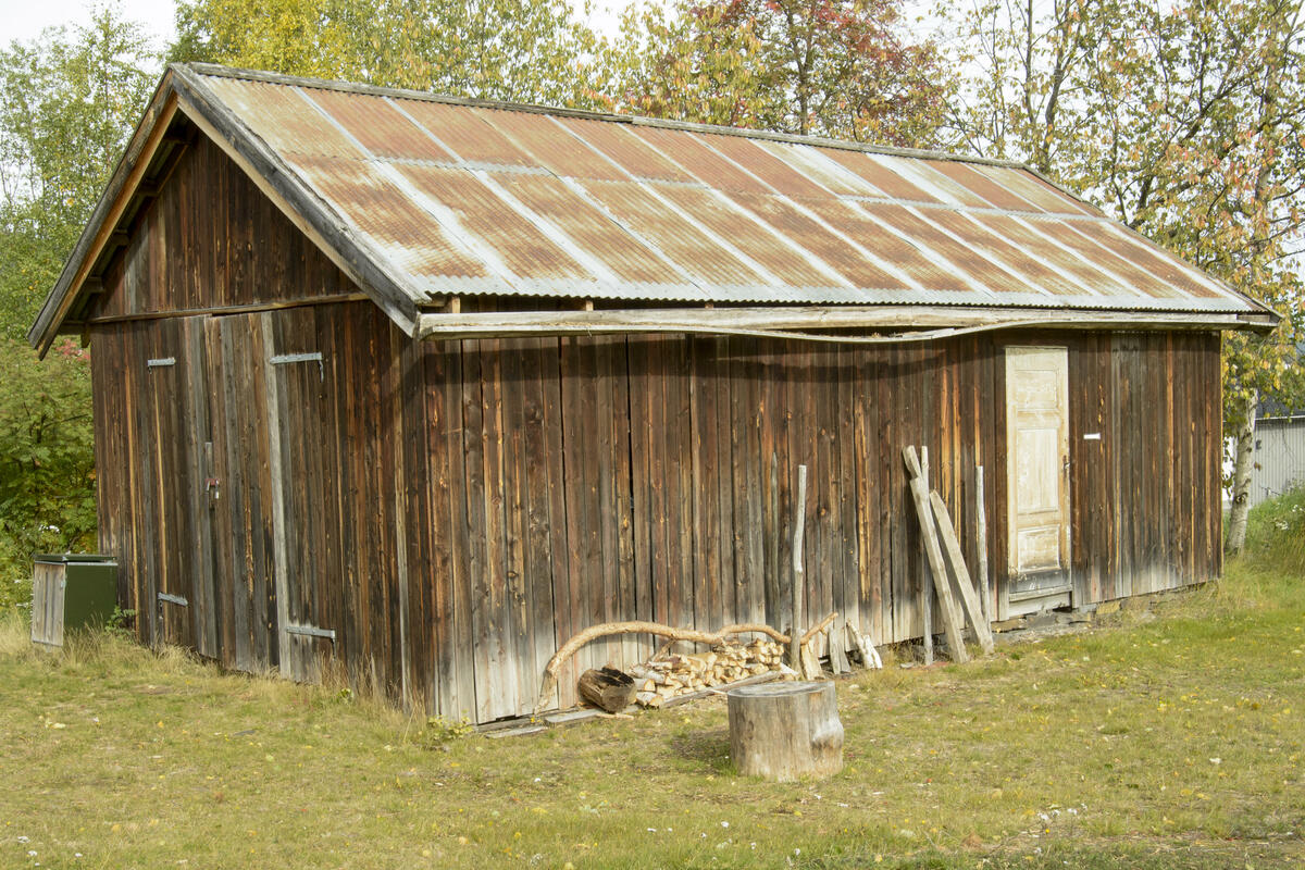 Materiallager, bygd med gamle materialer fra Stallen på Ramsmoen.