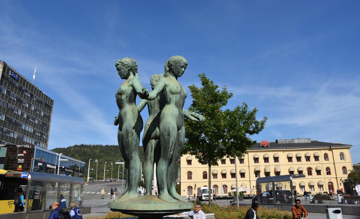 Symboliserer vennskap mellom tre bydeler: Bragernes, Strømsø og Tangen