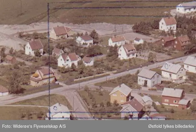 Flyfoto av boligområde på Brevik  i Tune.