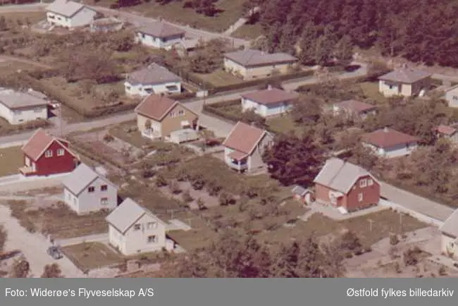 Flyfoto av boligområde på Brevik i Tune.
