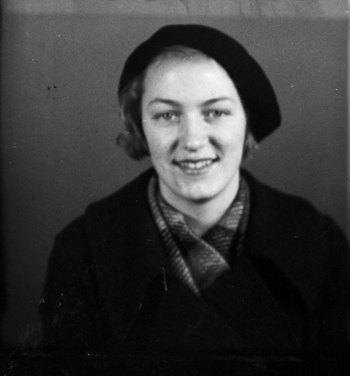 Anna-Greta Fröman från Ed, Börstil socken, Uppland 1937