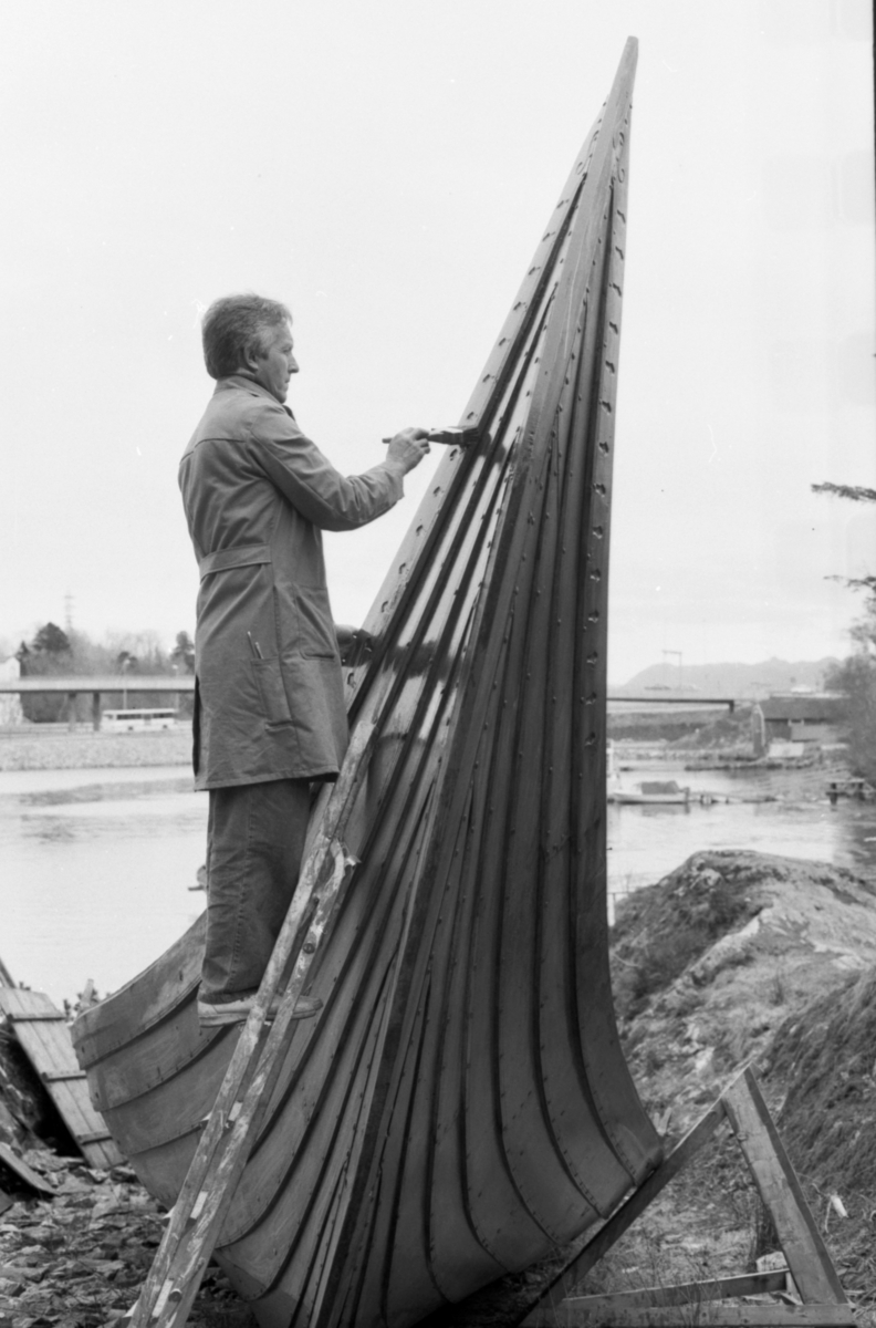 "Kvalsundskipet" oljes av Arne Øverberg.
